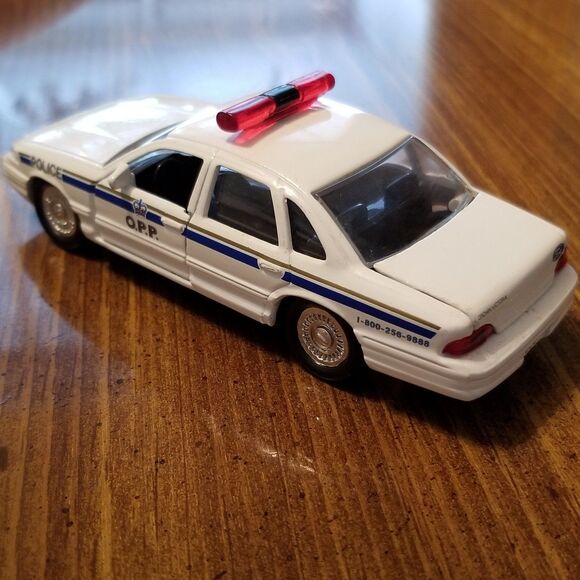 Ontario Provincial Police Road Champs die cast police car 1:43 scale - Picture 7 of 10